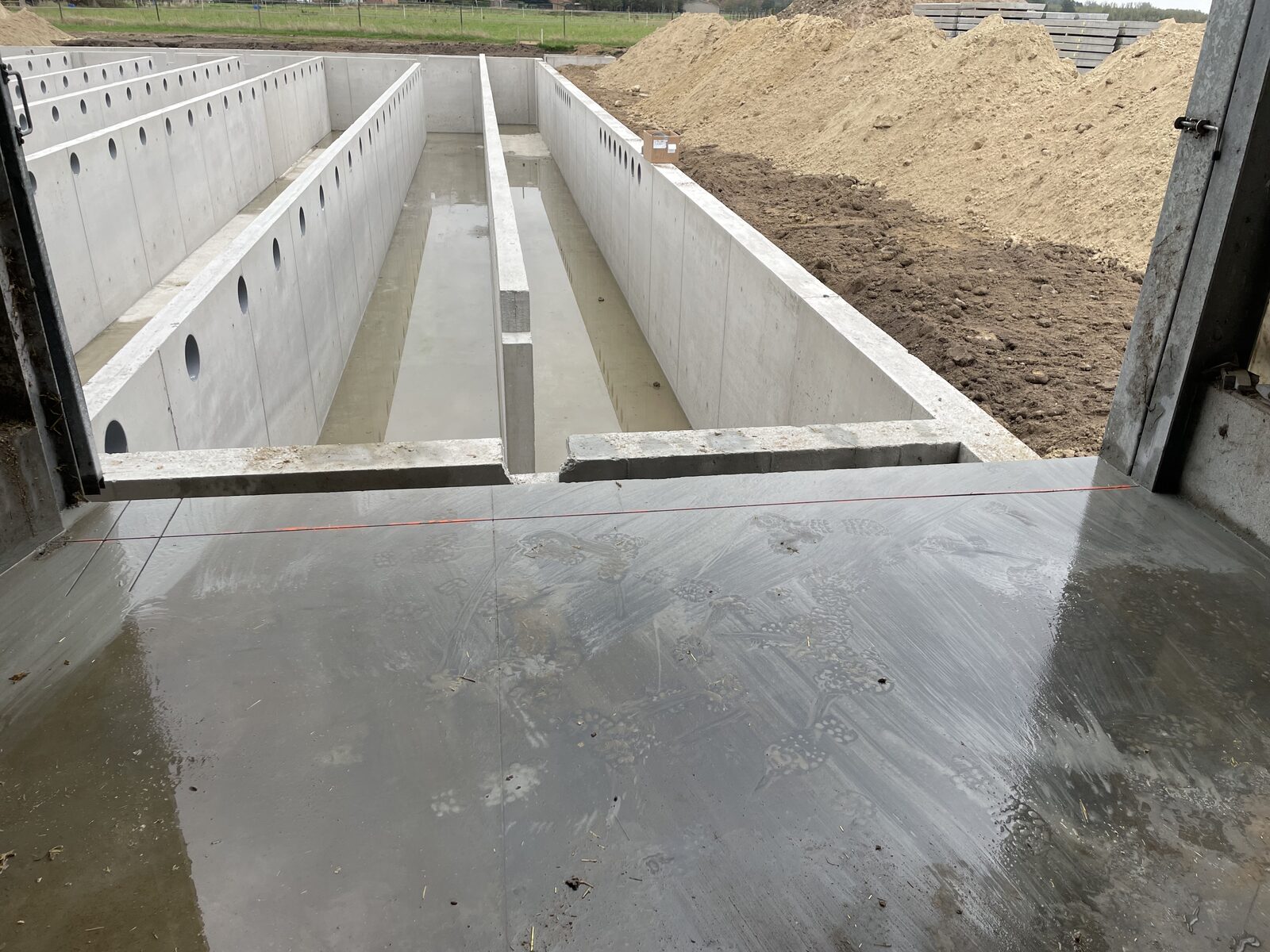 Betonwerken en kernboringen door AST BV op een landbouwbedrijf in de provincie Antwerpen