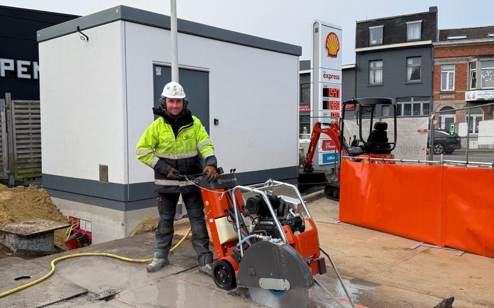 Betonzagen door AST BV — vloerzaag in actie bij een tankstation in de provincie Antwerpen