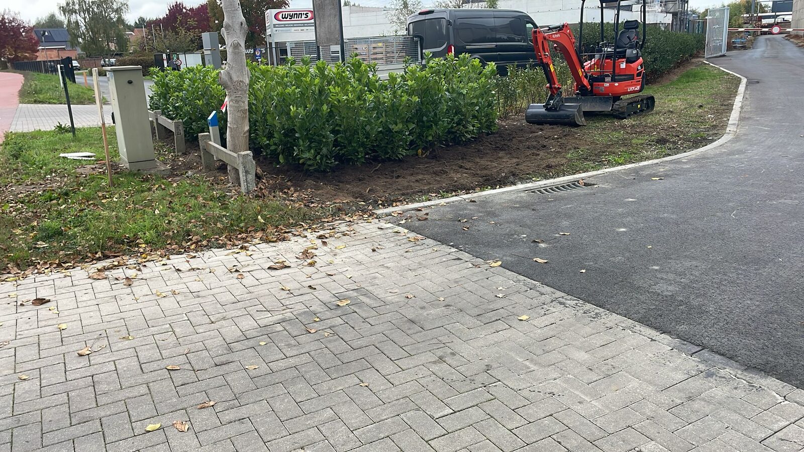 Opgeleverd grondwerk met nieuwe klinkerverharding door aannemer AST BV