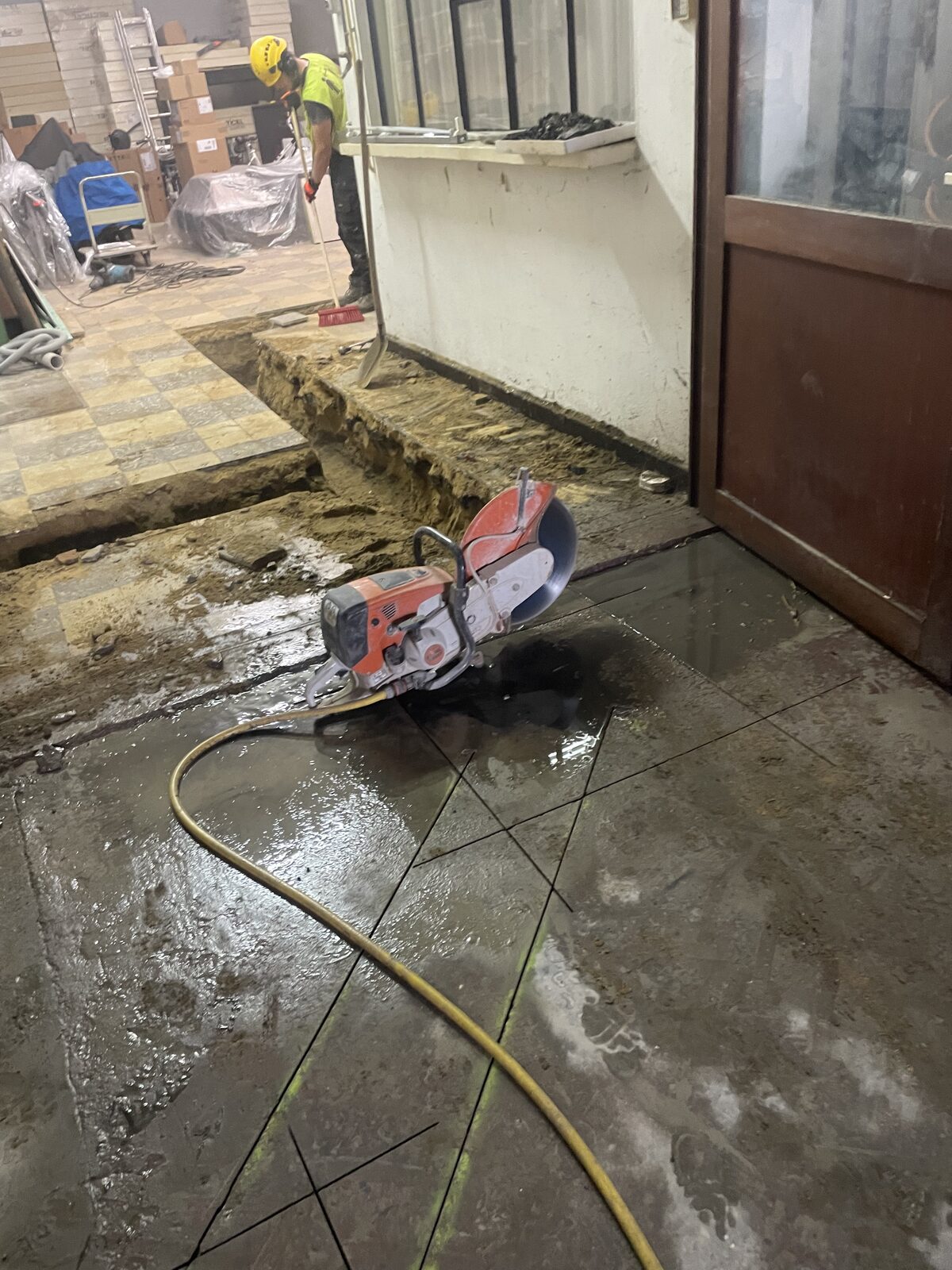 Beton inslijpen voor bodemsanering — saneringswerken door AST BV