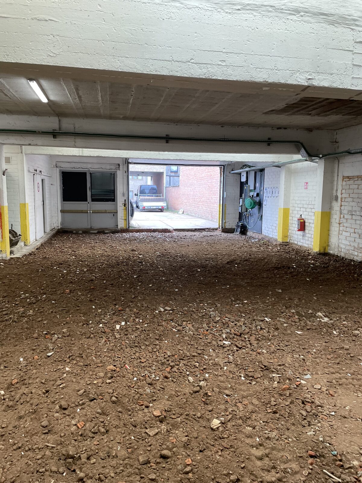Propere grond inbrengen en verdichten — grondwerk door AST BV in de provincie Antwerpen